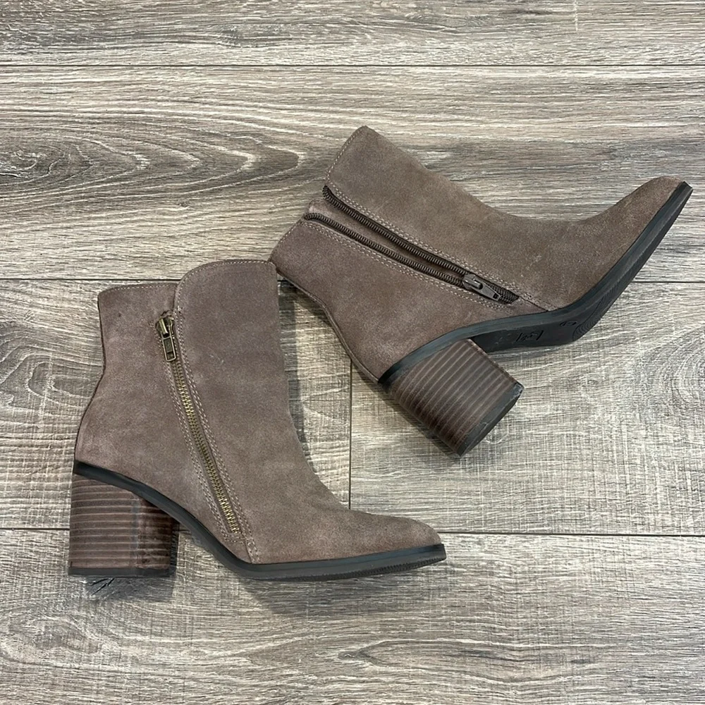 CROWN VINTAGE BOOTIES size 8 “Sunny”
